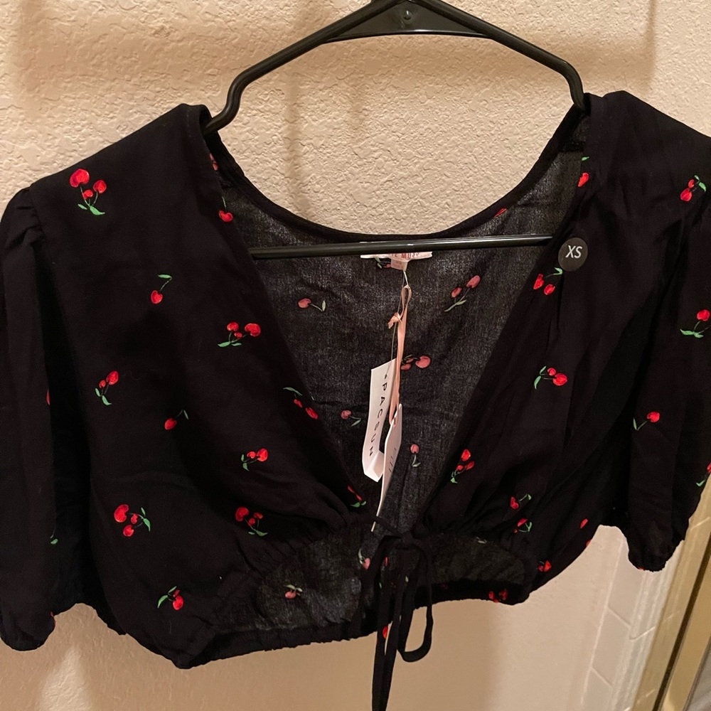 PacSun black crop top